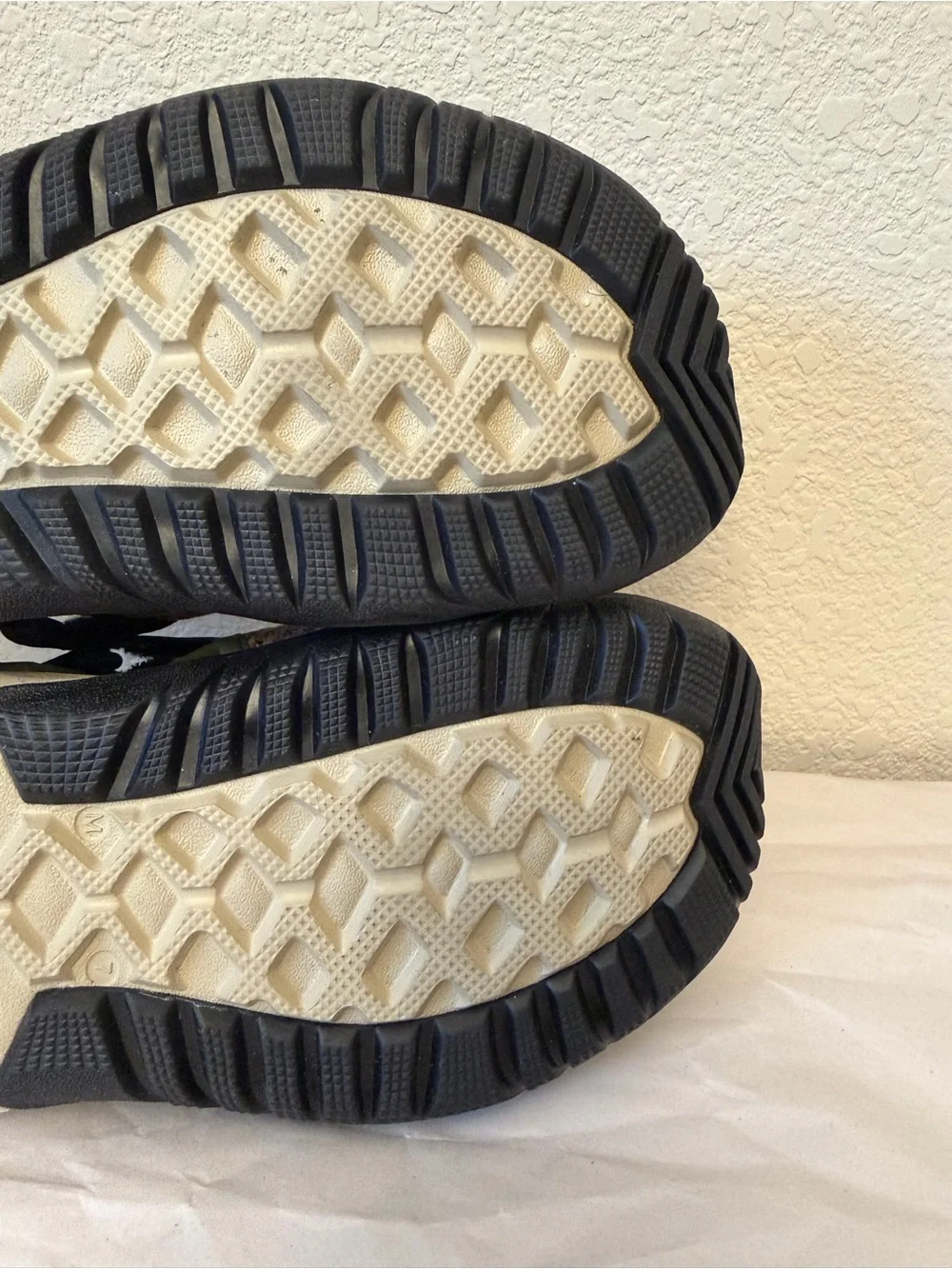 CROCS swiftwater Men's Tan Mesh Sandal with Olive & Black Accents Sz 7